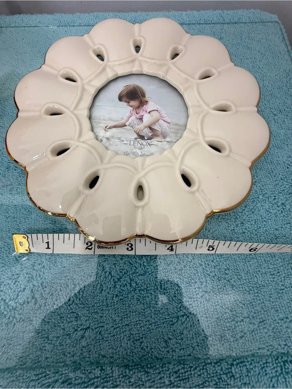 Lenox Cream Ceramic Scalloped Frame with Gold Edge